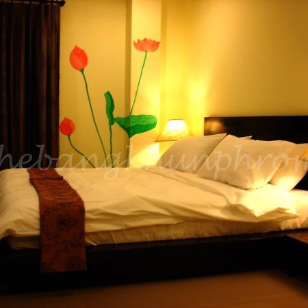 The Bang Khun Phrom Suites Банкок Екстериор снимка