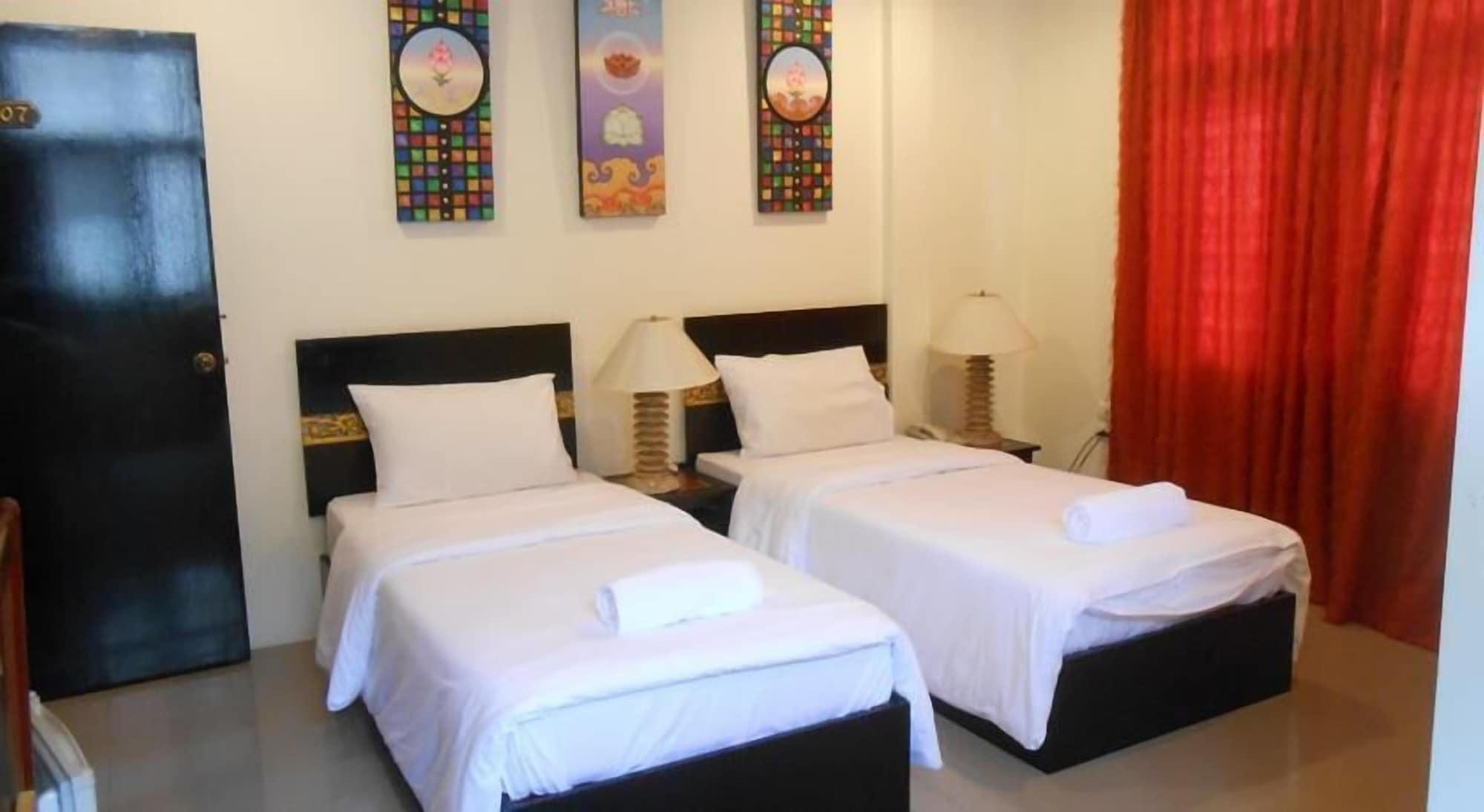 The Bang Khun Phrom Suites Банкок Екстериор снимка