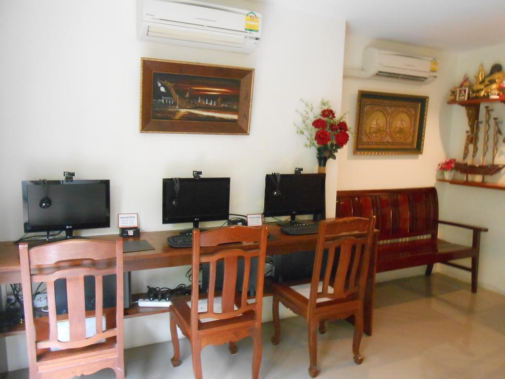 The Bang Khun Phrom Suites Банкок Екстериор снимка