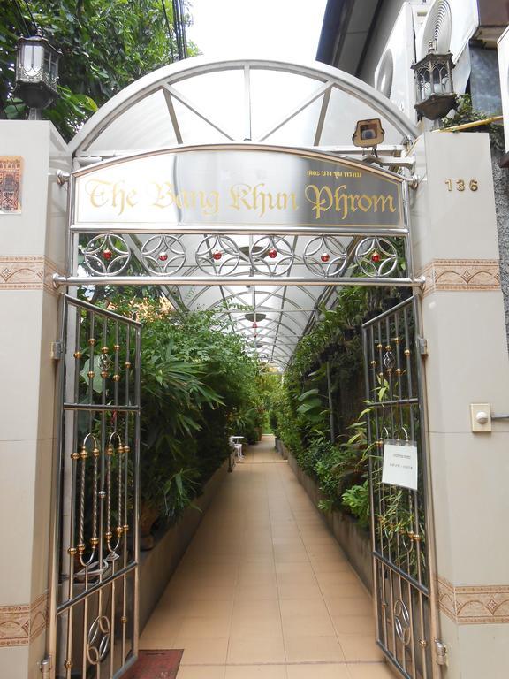 The Bang Khun Phrom Suites Банкок Екстериор снимка