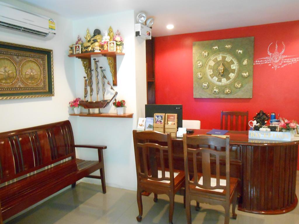 The Bang Khun Phrom Suites Банкок Екстериор снимка