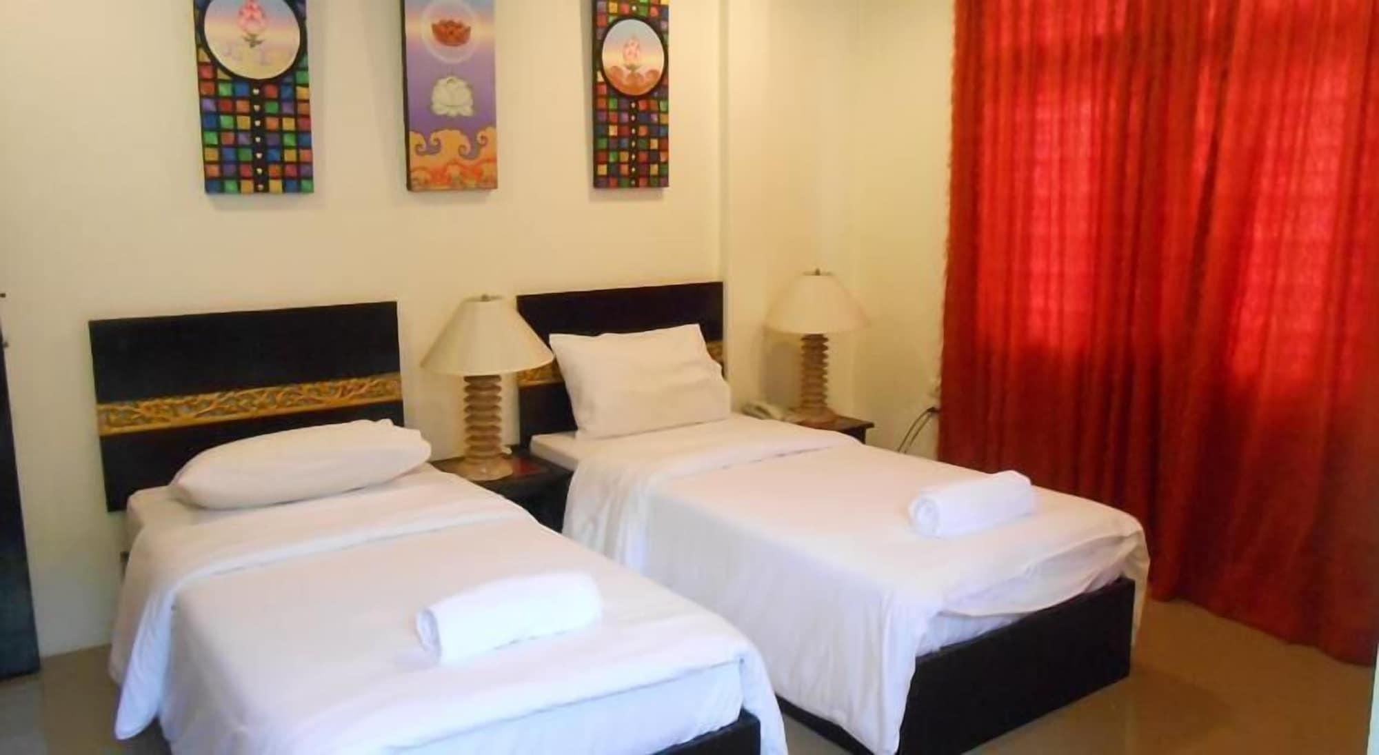 The Bang Khun Phrom Suites Банкок Екстериор снимка