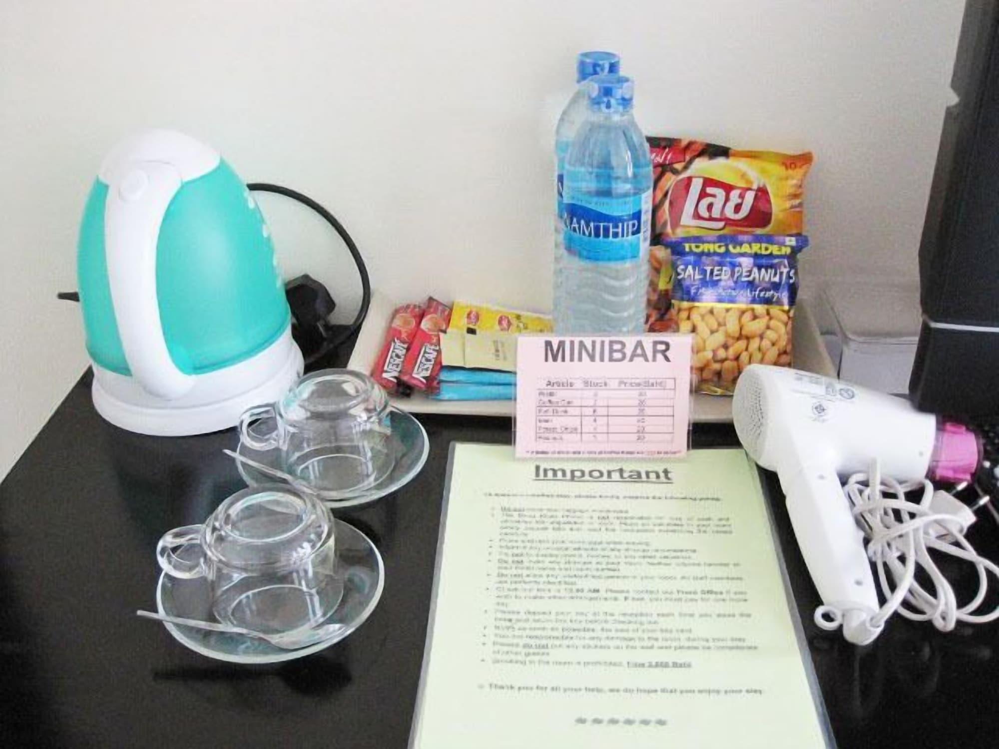 The Bang Khun Phrom Suites Банкок Екстериор снимка