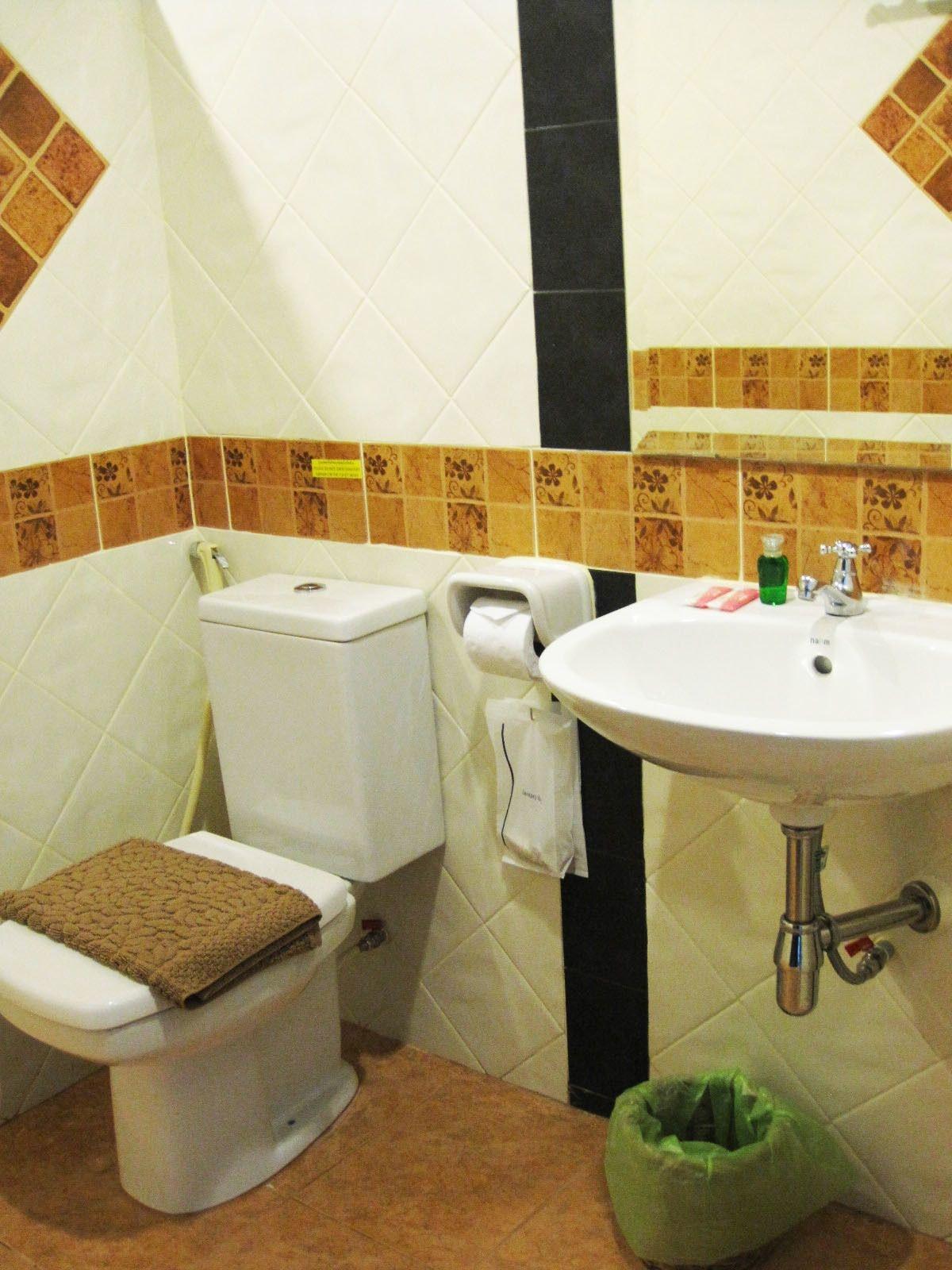 The Bang Khun Phrom Suites Банкок Екстериор снимка