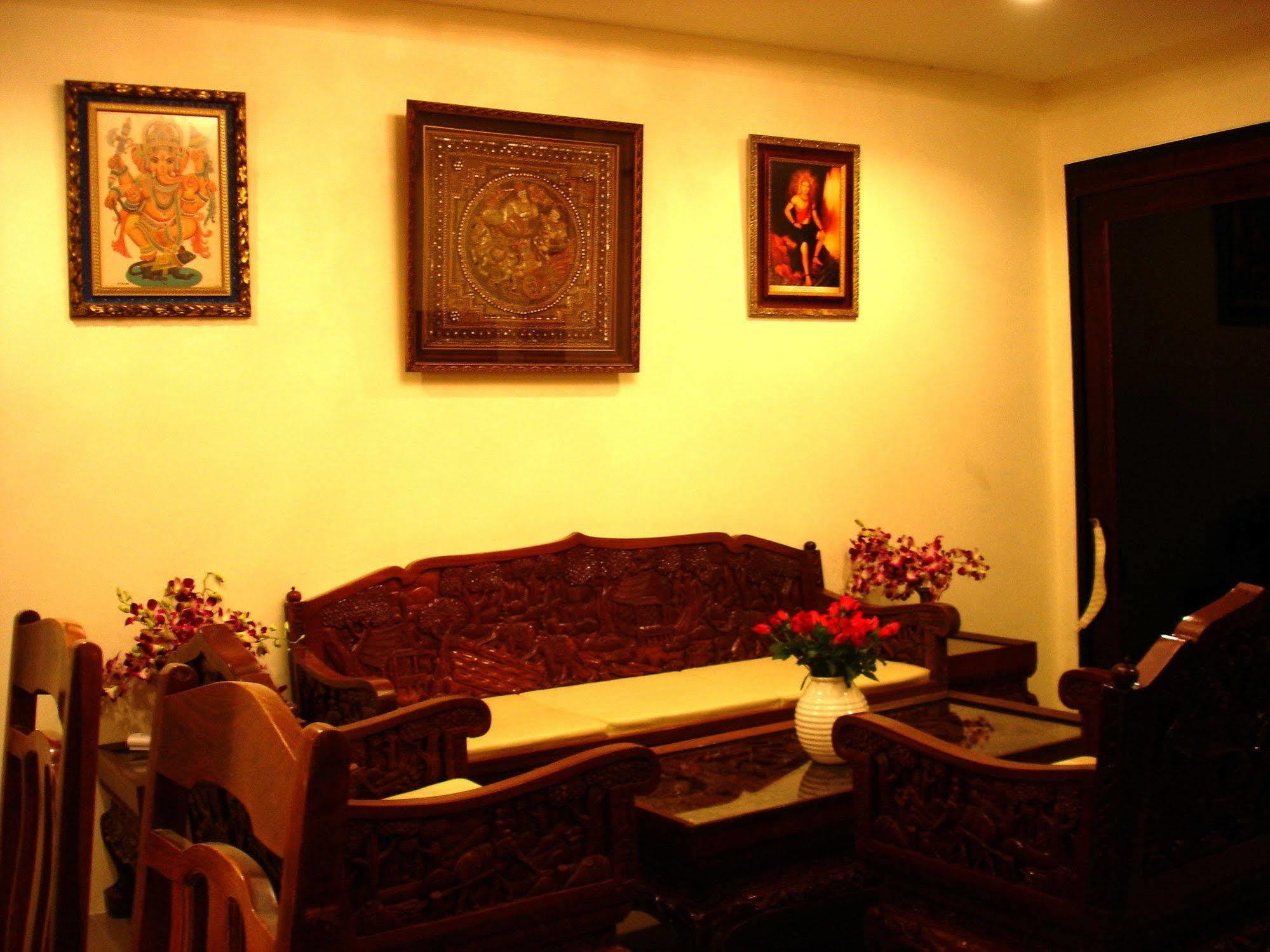 The Bang Khun Phrom Suites Банкок Екстериор снимка