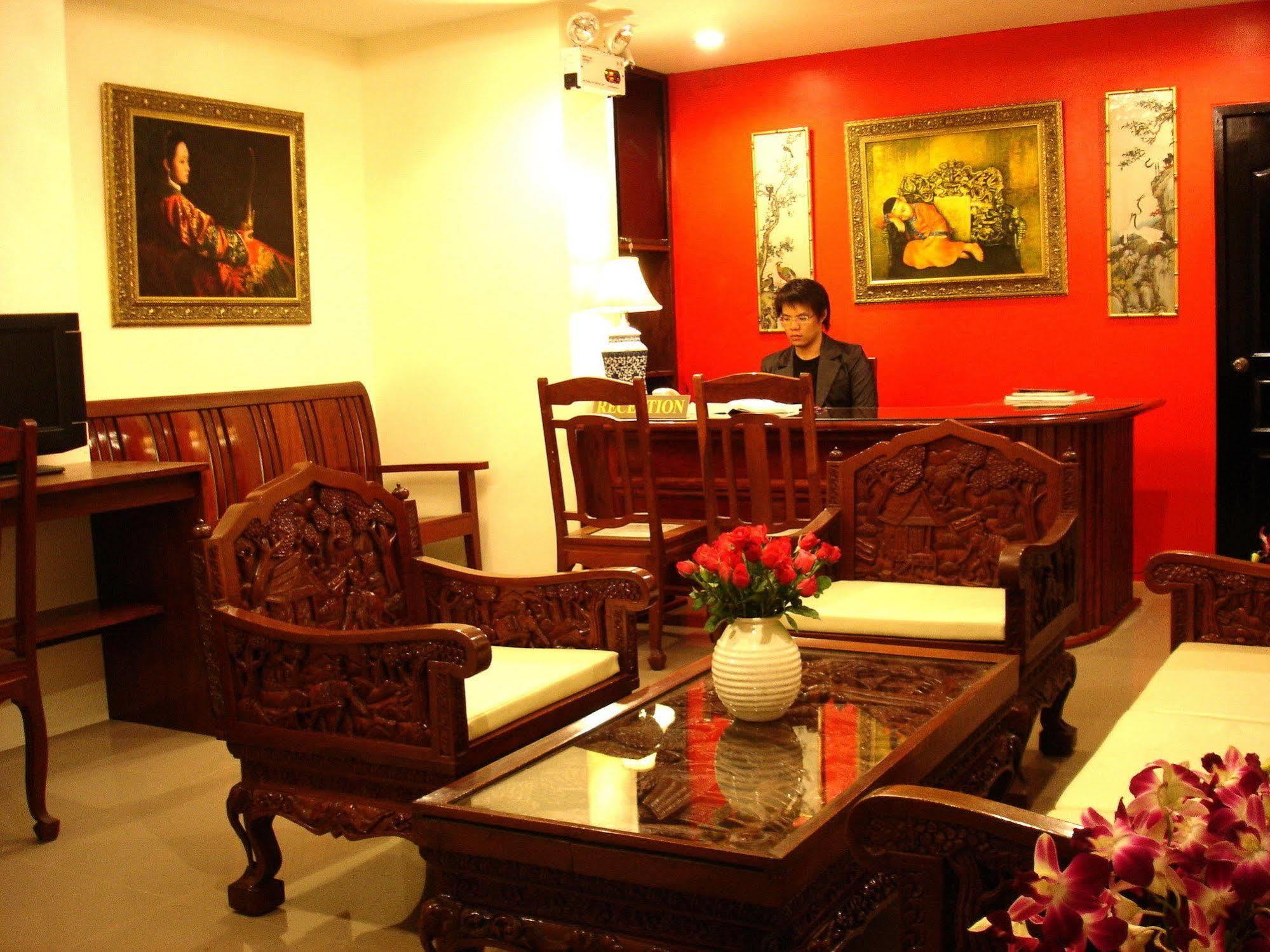 The Bang Khun Phrom Suites Банкок Екстериор снимка